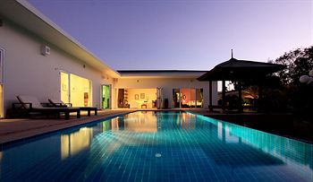 Byg Private Pool @ Town Vila *