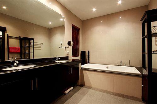 Byg Private Pool @ Town Vila Phuket
